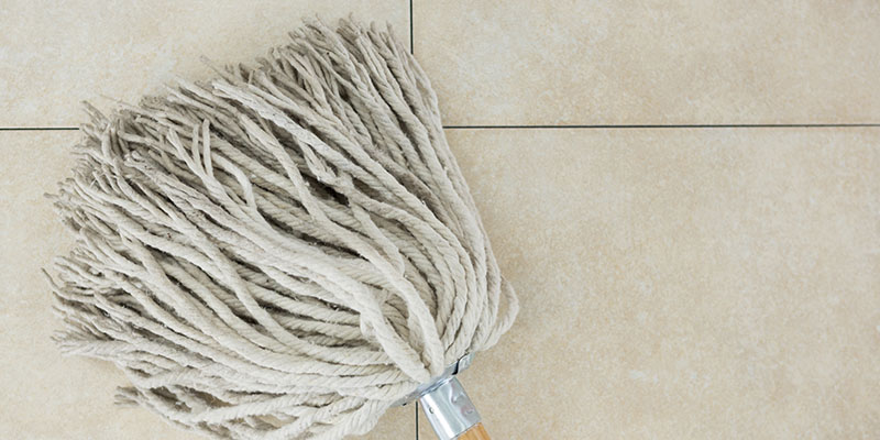 ¿Cómo limpiar las juntas de las baldosas del suelo?