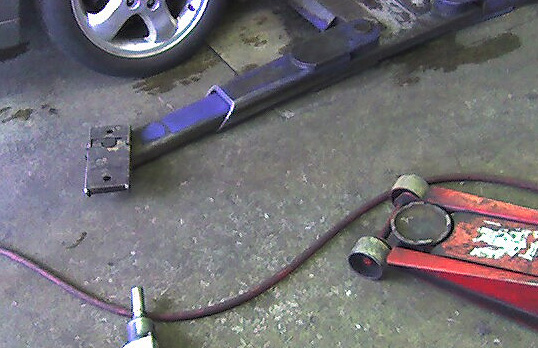 Forma de limpiar las manchas de aceite del suelo del garaje