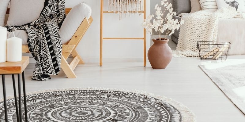 ¿Cómo limpiar una alfombra en casa?