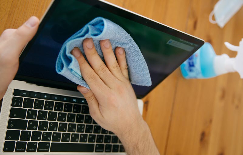 Limpieza de equipos informáticos y electrónicos en tu oficina