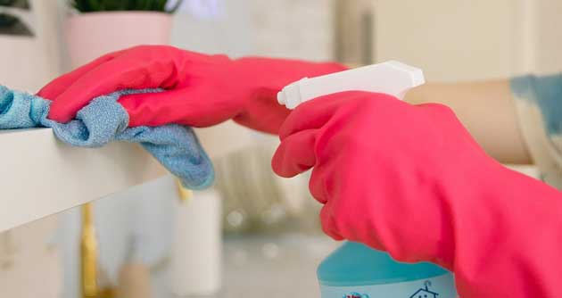 ¿Cómo se realiza la limpieza profesional de una oficina?