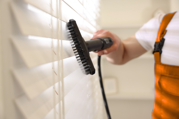 Limpieza profesional de toldos, persianas y exteriores.Empresa de limpieza en Zaragoza - La Aurora